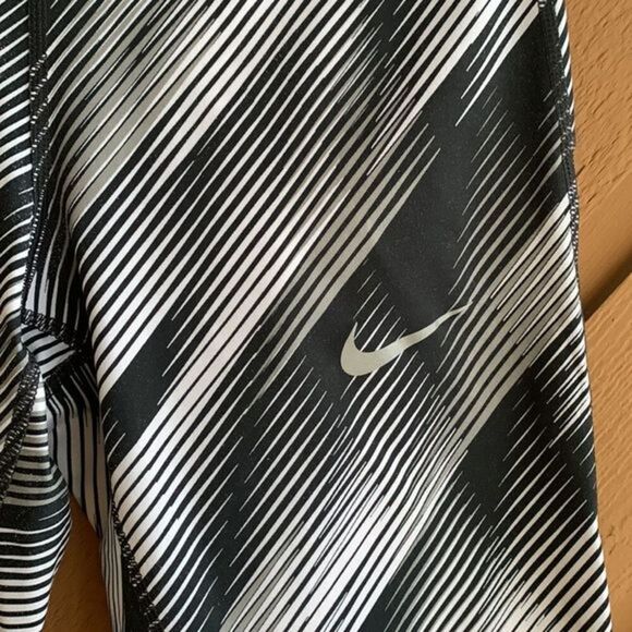 Nike Dri-Fit Black & White Striped Cropped Leggings - Picture 2 of 7